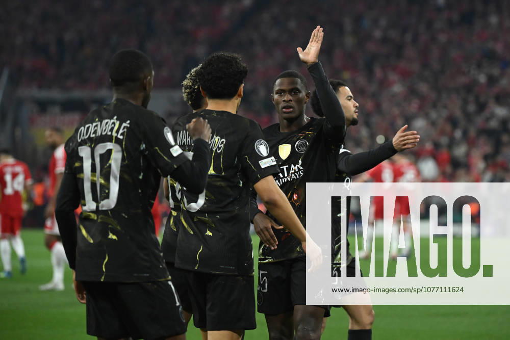 Football UEFA Champions League 1 2 Final, FC Bayern Muenchen Paris St Germain v l Torjubel nach dem Tor zum celebrating the goal celebrate 0 1 durch Ousmane Dembele Paris St Germain Muenchen