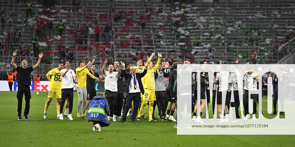 Football UEFA Championsleague 2025 2026 semi-final second leg, FC Bayern Munich Paris St Germain, at the Allianz Arena Munich, The Paris players celebrate with their coach Luis Enrique FC Paris Saint Germain and Nasser Ghanim Al Khelaifi re, Paris DFL and DFB regulations prohibit any use of photographs as image sequences and or quasi video