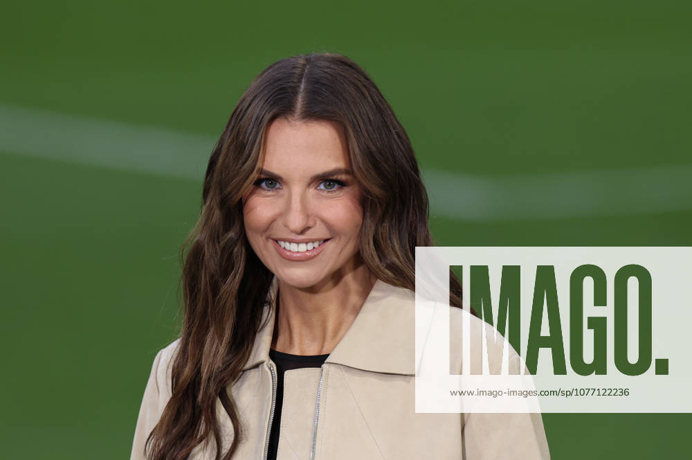Football, men, Champions League, season 2025 2026, FC Bayern Munich Paris Saint Germain, semi-final second leg, Allianz Arena Laura Wontorra, head, portrait, upper body, smiling