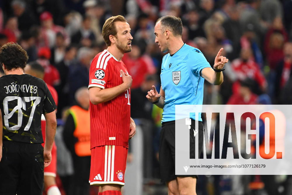 Harry KANE Bayern Muenchen discusses with referee Joao PINHEIRO Football Champions League,season 2025 26, semi-final FC Bayern Muenchen Paris Saint Germain PSG 1 1 on 06 05 2026 A L L I A N Z A R E N A