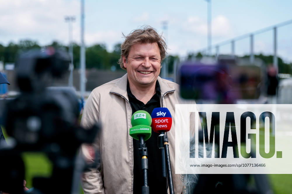 Football, Training of FC Schalke 04 Media round with Director Professional Football Youri Mulder FC Schalke 04 Gelsenkirchen Training ground FC Schalke 04 NRW Germany xRHR PHOTO YYx