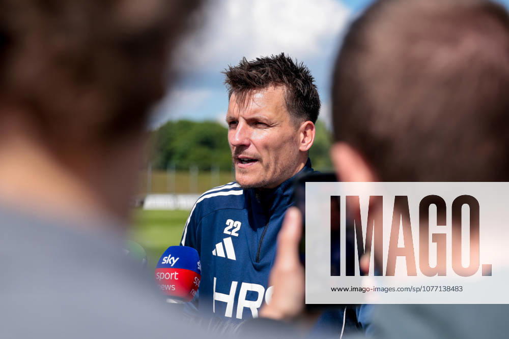 Football, Training of FC Schalke 04 Media round with goalkeeper Kevin Müller FC Schalke 04 Gelsenkirchen Training ground FC Schalke 04 NRW Germany xRHR PHOTO YYx