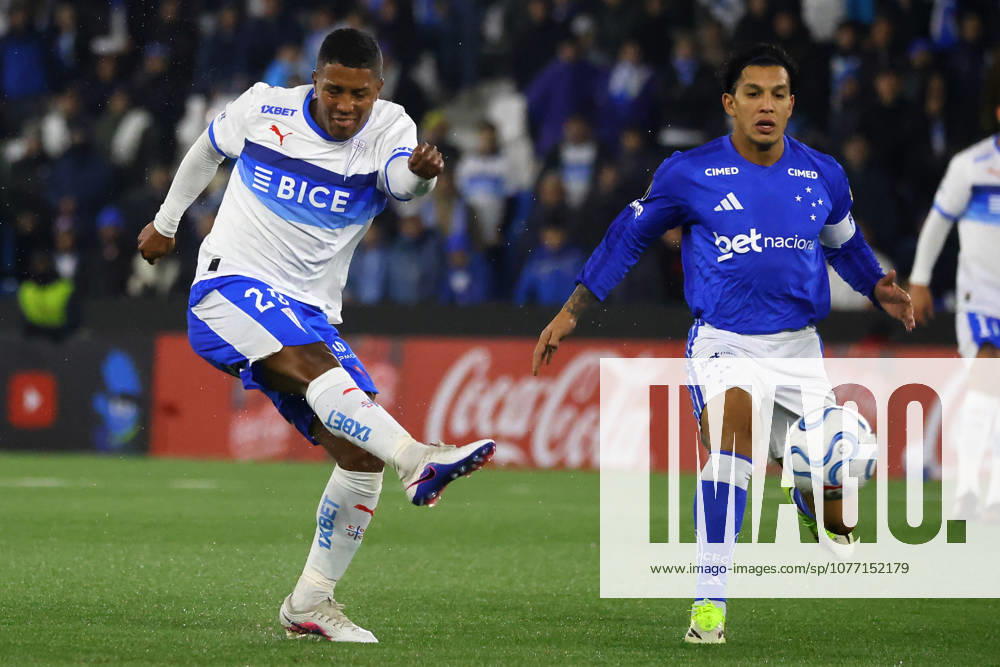 Futbol, Universidad Catolica vs Cruzeiro Fase de grupos, Copa Libertadores 2026. El jugador de Universidad Catolica Jhojan Valencia es fotografiado durante el partido de copa libertadores por el grupo D contra Cruzeiro disputado en el estadio Claro Arena en Santiago, Chile. 06 05 2026 Jonnathan Oyarzun Photosport Football, Universidad Catolica vs Cruzeiro Group stage, Copa Libertadores 2026. Universidad Catolicas player Jhojan Valencia is pictured during the copa libertadores match for group D against Cruzeiro at the Claro Arena stadium in Santiago, Chile. 06 05 2026 Jonnathan Oyarzun Photosport Universidad Catolica vs Cruzeiro, Copa Libertadores 2026