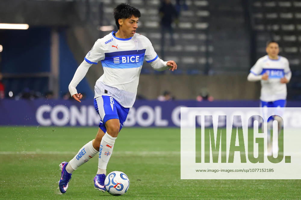 Futbol, Universidad Catolica vs Cruzeiro Fase de grupos, Copa Libertadores 2026. El jugador de Universidad Catolica Sebastian Arancibia es fotografiado durante el partido de copa libertadores por el grupo D contra Cruzeiro disputado en el estadio Claro Arena en Santiago, Chile. 06 05 2026 Jonnathan Oyarzun Photosport Football, Universidad Catolica vs Cruzeiro Group stage, Copa Libertadores 2026. Universidad Catolicas player Sebastian Arancibia is pictured during the copa libertadores match for group D against Cruzeiro at the Claro Arena stadium in Santiago, Chile. 06 05 2026 Jonnathan Oyarzun Photosport Universidad Catolica vs Cruzeiro, Copa Libertadores 2026