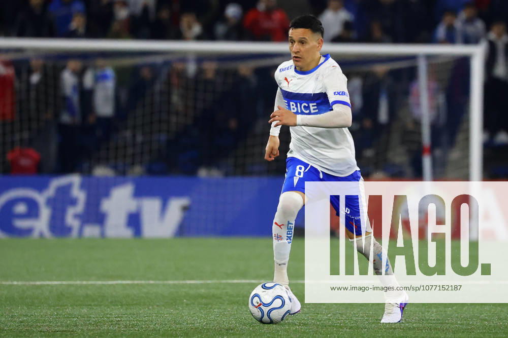 Futbol, Universidad Catolica vs Cruzeiro Fase de grupos, Copa Libertadores 2026. El jugador de Universidad Catolica Fernando Zuqui es fotografiado durante el partido de copa libertadores por el grupo D contra Cruzeiro disputado en el estadio Claro Arena en Santiago, Chile. 06 05 2026 Jonnathan Oyarzun Photosport Football, Universidad Catolica vs Cruzeiro Group stage, Copa Libertadores 2026. Universidad Catolicas player Fernando Zuqui is pictured during the copa libertadores match for group D against Cruzeiro at the Claro Arena stadium in Santiago, Chile. 06 05 2026 Jonnathan Oyarzun Photosport Universidad Catolica vs Cruzeiro, Copa Libertadores 2026