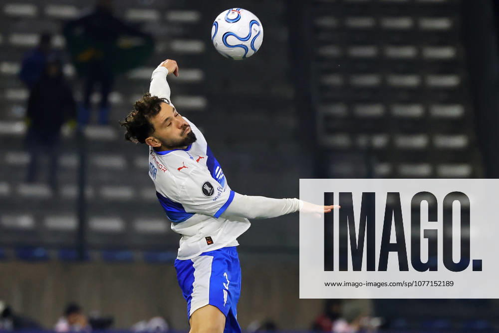Futbol, Universidad Catolica vs Cruzeiro Fase de grupos, Copa Libertadores 2026. El jugador de Universidad Catolica Eugenio Mena es fotografiado durante el partido de copa libertadores por el grupo D contra Cruzeiro disputado en el estadio Claro Arena en Santiago, Chile. 06 05 2026 Jonnathan Oyarzun Photosport Football, Universidad Catolica vs Cruzeiro Group stage, Copa Libertadores 2026. Universidad Catolicas player Eugenio Mena is pictured during the copa libertadores match for group D against Cruzeiro at the Claro Arena stadium in Santiago, Chile. 06 05 2026 Jonnathan Oyarzun Photosport Universidad Catolica vs Cruzeiro, Copa Libertadores 2026