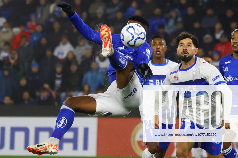 Futbol, Universidad Catolica vs Cruzeiro Fase de grupos, Copa Libertadores 2026. El jugador de Cruzeiro Keny Arroyo es fotografiado durante el partido de copa libertadores por el grupo D contra Universidad Catolica disputado en el estadio Claro Arena en Santiago, Chile. 06 05 2026 Jonnathan Oyarzun Photosport Football, Universidad Catolica vs Cruzeiro Group stage, Copa Libertadores 2026. Cruzeiros player Keny Arroyo is pictured during the copa libertadores match for group D against Universidad Catolica at the Claro Arena stadium in Santiago, Chile. 06 05 2026 Jonnathan Oyarzun Photosport Universidad Catolica vs Cruzeiro, Copa Libertadores 2026