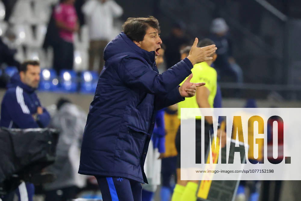 Futbol, Universidad Catolica vs Cruzeiro Fase de grupos, Copa Libertadores 2026. El entrenador de Universidad Catolica Daniel Garnero es fotografiado durante el partido de copa libertadores por el grupo D contra Cruzeiro disputado en el estadio Claro Arena en Santiago, Chile. 06 05 2026 Jonnathan Oyarzun Photosport Football, Universidad Catolica vs Cruzeiro Group stage, Copa Libertadores 2026. Universidad Catolicas head coach Daniel Garnero is pictured during the copa libertadores match for group D against Cruzeiro at the Claro Arena stadium in Santiago, Chile. 06 05 2026 Jonnathan Oyarzun Photosport Universidad Catolica vs Cruzeiro, Copa Libertadores 2026