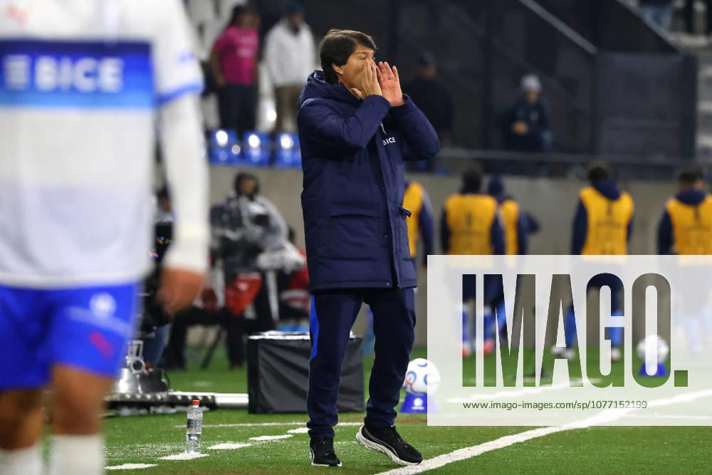 Futbol, Universidad Catolica vs Cruzeiro Fase de grupos, Copa Libertadores 2026. El entrenador de Universidad Catolica Daniel Garnero es fotografiado durante el partido de copa libertadores por el grupo D contra Cruzeiro disputado en el estadio Claro Arena en Santiago, Chile. 06 05 2026 Jonnathan Oyarzun Photosport Football, Universidad Catolica vs Cruzeiro Group stage, Copa Libertadores 2026. Universidad Catolicas head coach Daniel Garnero is pictured during the copa libertadores match for group D against Cruzeiro at the Claro Arena stadium in Santiago, Chile. 06 05 2026 Jonnathan Oyarzun Photosport Universidad Catolica vs Cruzeiro, Copa Libertadores 2026