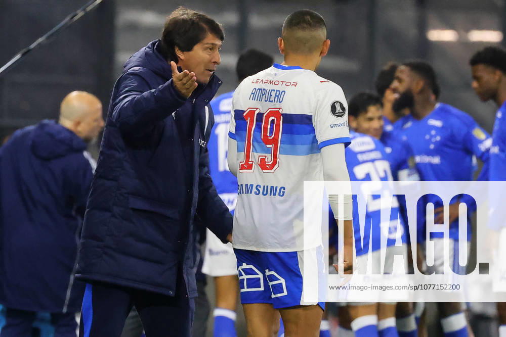Futbol, Universidad Catolica vs Cruzeiro Fase de grupos, Copa Libertadores 2026. El entrenador de Universidad Catolica Daniel Garnero es fotografiado durante el partido de copa libertadores por el grupo D contra Cruzeiro disputado en el estadio Claro Arena en Santiago, Chile. 06 05 2026 Jonnathan Oyarzun Photosport Football, Universidad Catolica vs Cruzeiro Group stage, Copa Libertadores 2026. Universidad Catolicas head coach Daniel Garnero is pictured during the copa libertadores match for group D against Cruzeiro at the Claro Arena stadium in Santiago, Chile. 06 05 2026 Jonnathan Oyarzun Photosport Universidad Catolica vs Cruzeiro, Copa Libertadores 2026