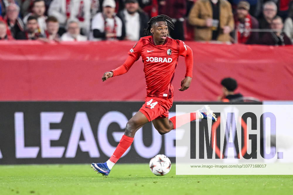 Johan Manzambi SC Freiburg controls the Ball during the UEFA Europa League 2025 26 Semi Final Second Leg match between Sport Club Freiburg and SC Braga at Stadion am Wolfswinkel on May 7, 2026 in Freiburg im Breisgau, Germany Photo by Harry Langer DeFodi Images