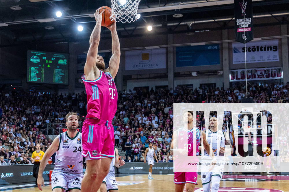Melvin Jostmann Telekom Baskets Bonn, 12 at the basket vs J J Mann VET CONCEPT Gladiators Trier, 24, Alijah Comithier Telekom Baskets Bonn, 02 watches Telekom Baskets Bonn vs VET CONCEPT Gladiators Trier, Basketball, easy Credit BBL, 33 Matchday, 2025 2026, 08 05 2026 Telekom Baskets Bonn vs VET CONCEPT Gladiators Trier, Basketball, easy Credit BBL, 33 Matchday, 2025 2026, 08 05 2026 Bonn