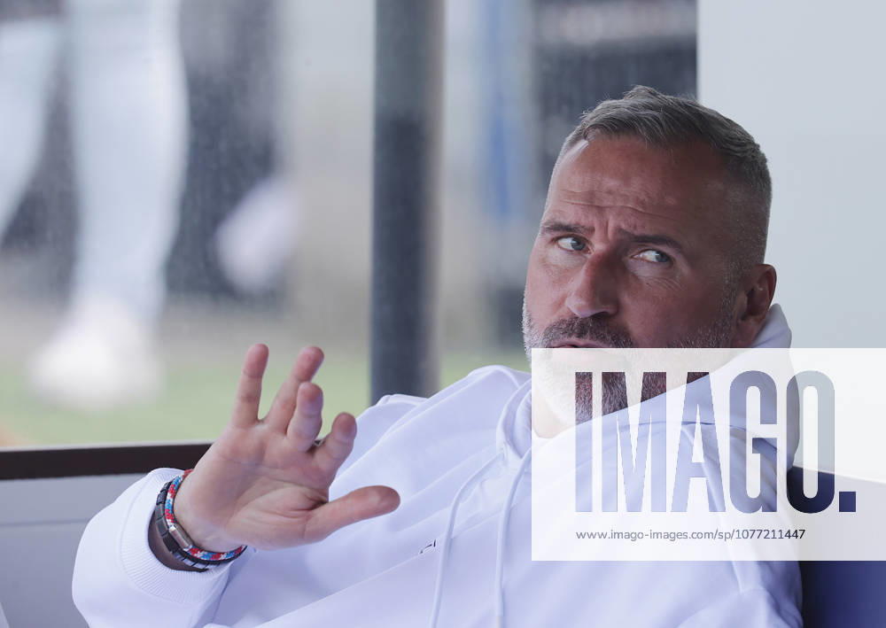 Coach Tim Walter Holstein Kiel Football, Men, Season 2025 2026, 2 BL, Holstein Stadion, Holstein Kiel vs 1 FC Magdeburg DFL REGULATIONS PROHIBIT ANY USE OF PHOTOGRAPHS AS IMAGE SEQUENCES AND OR QUASI VIDEO