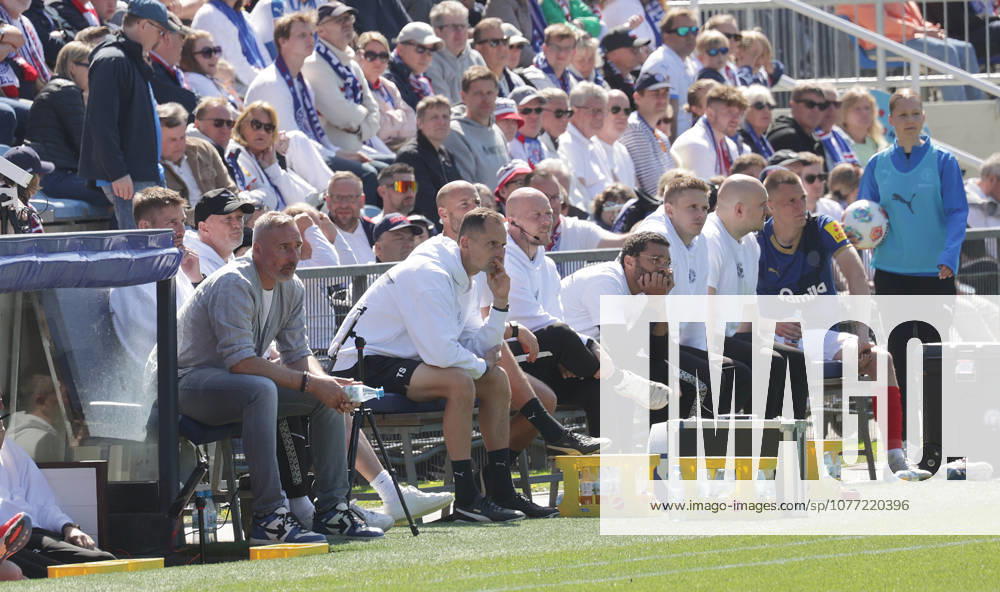 Coach Tim Walter Holstein Kiel Football, Men, Season 2025 2026, 2 BL, Holstein Stadion, Holstein Kiel vs 1 FC Magdeburg, 1 3 DFL REGULATIONS PROHIBIT ANY USE OF PHOTOGRAPHS AS IMAGE SEQUENCES AND OR QUASI VIDEO