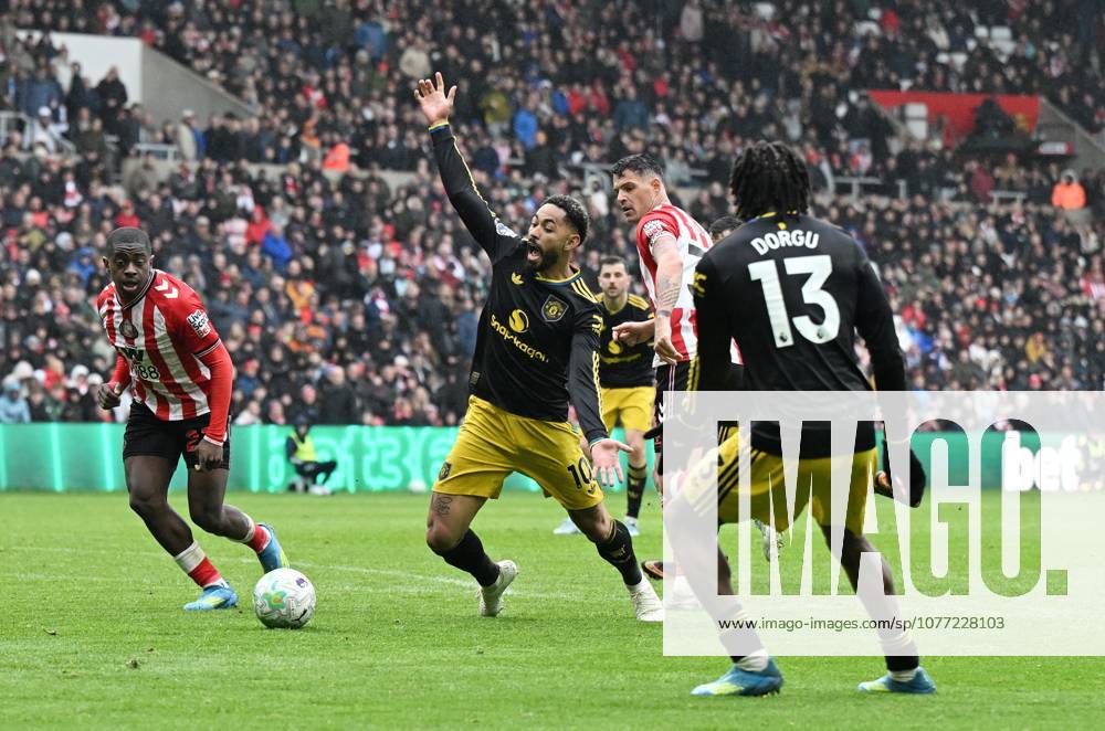 Matheus Cunha of Manchester United, ManU goes down in the box after a challenge from Granit Xhaka of Sunderland but no penalty is given Sunderland v Manchester United, Premier League, Football, Stadium of Light, Sunderland , UK - 09 May 2026Sunderland Stadium of Light United Kingdom