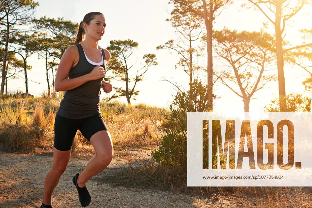 Experience nature with a trail run. a young woman doing a trail run (License=RF) 20294977 ,model released, Symbolfoto