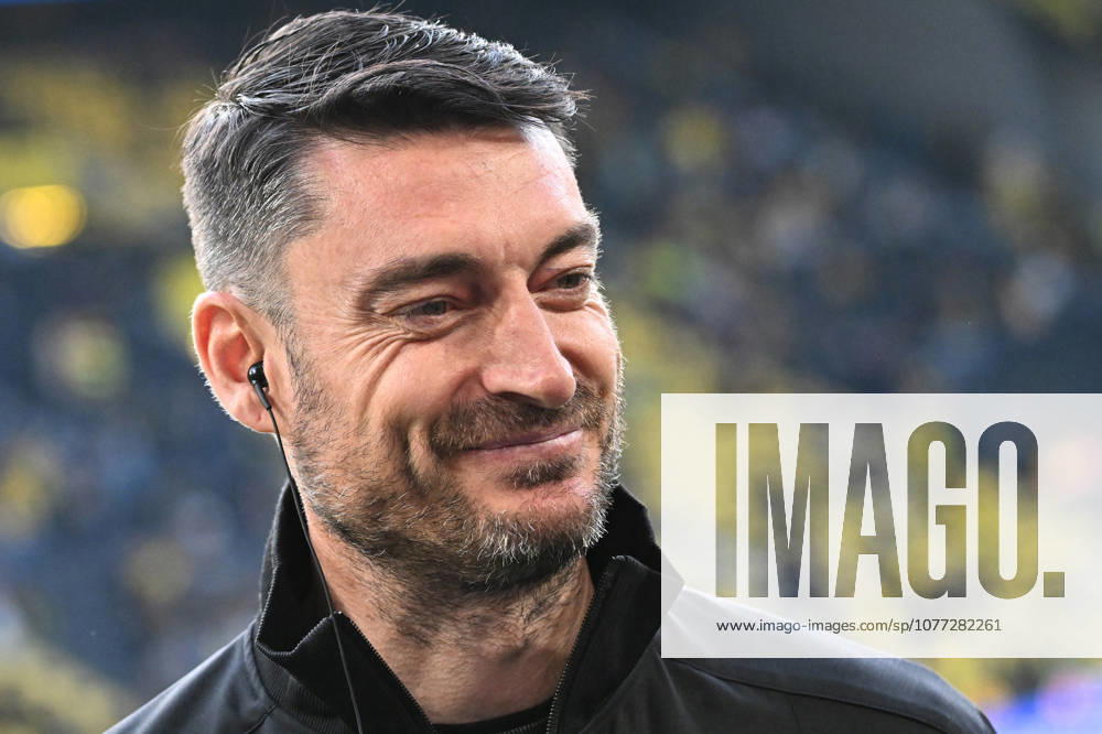 Football 1 Bundesliga, Borussia Dortmund Eintracht Frankfurt v l Coach Albert Riera Eintracht Frankfurt Dortmund