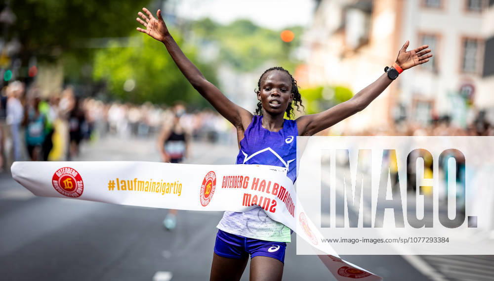 Gutenberg Half Marathon Mainz 2026 Mainz, 10 05 2026 Cheering at the finish Beatrice Jepchirchir Cheserek KEN wins the Gutenberg Half Marathon for women in 1 08 01 hours Gutenberg Half Marathon Mainz on 10 05 2026 in Mainz Rhineland-Palatinate