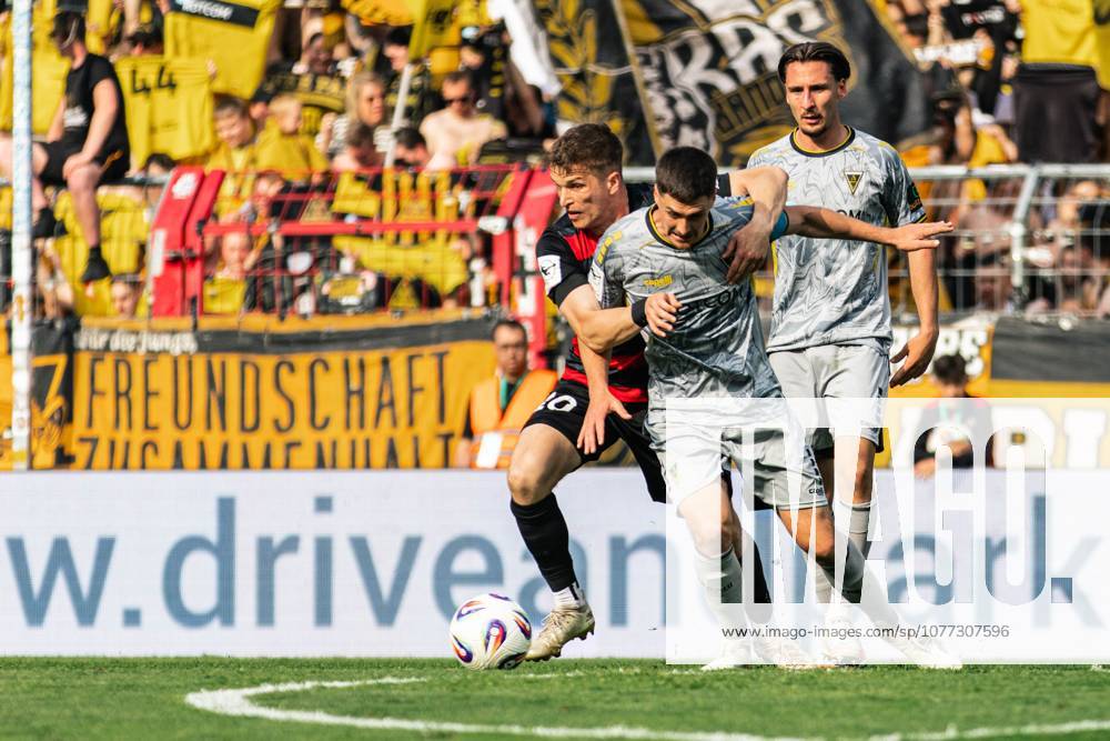 Petros Bagkalianis 2 Alemannia Aachen in a duel with David Otto 10 FC Viktoria Köln and Danilo Wiebe 28 Alemannia Aachen in action at Sportpark Höhenberg Duel at Sportpark Höhenberg