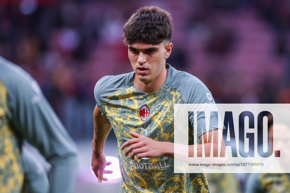 AC Milan vs Atalanta BC, Serie A football, Milano, Italy Davide Bartesaghi of AC Milan looks on during Serie A 2025 26 football match between AC Milan and Atalanta BC at San Siro Stadium in Milan, Italy Italy, Milan, Milan, San Siro Stadium