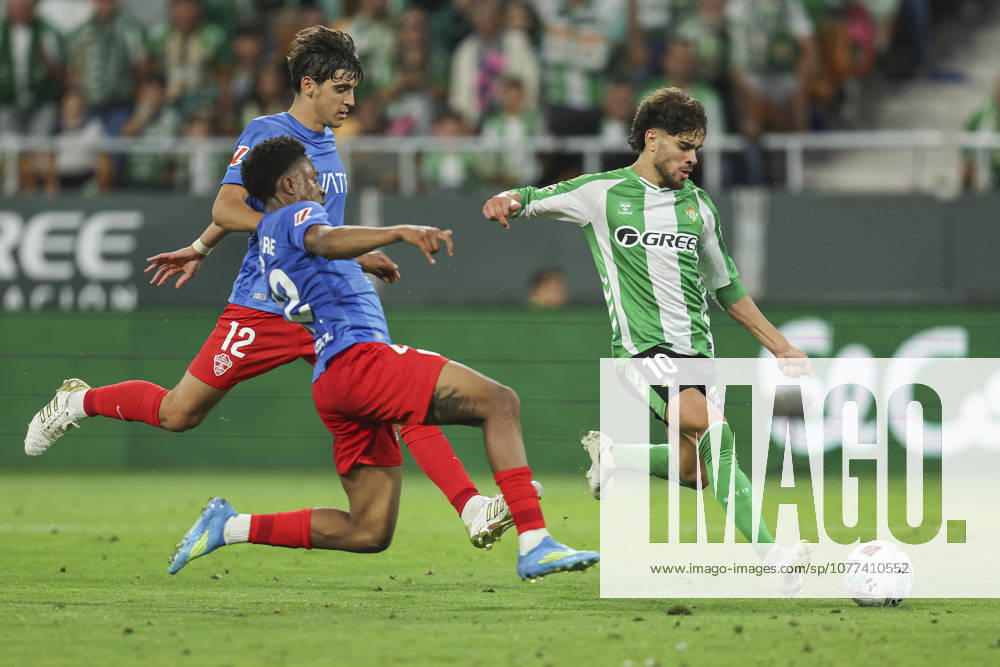 ESP: Real Betis - Elche CF. La Liga EA Sports. Date 36 Abde Ezzalzouli of Real Betis and Gonzalo Villar and Buba Sangare of Elche CF during the La Liga EA Sports match between Real Betis and Elche CF played at La Cartuja Stadium on May 12, 2026 in Sevilla, Spain. kpng