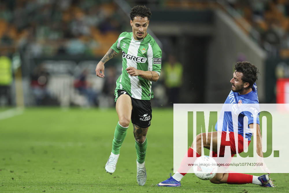 ESP: Real Betis - Elche CF. La Liga EA Sports. Date 36 Antony Dos Santos of Real Betis and Victor Chust of Elche CF during the La Liga EA Sports match between Real Betis and Elche CF played at La Cartuja Stadium on May 12, 2026 in Sevilla, Spain. kpng