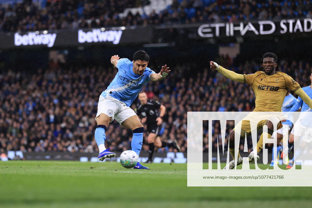 Fußball Premier League Manchester City gegen Crystal Palace 13. Mai 2026 Premier League Manchester City gegen Crystal Palace Omar Marmoush von Manchester City erzielt das zweite Tor Foto Simon Stacpoole Abseits Manchester UK
