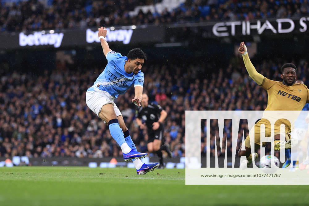 Fußball Premier League Manchester City gegen Crystal Palace 13. Mai 2026 Premier League Manchester City gegen Crystal Palace Omar Marmoush von Manchester City erzielt das zweite Tor Foto Simon Stacpoole Abseits Manchester UK