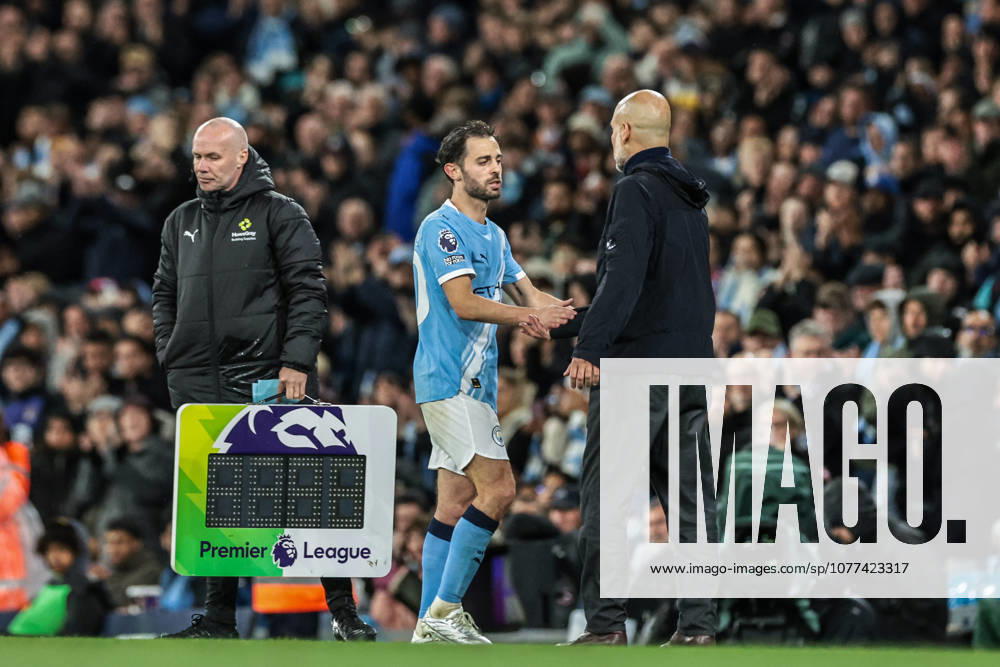 Premier League: Manchester City v Crystal Palace Bernardo Silva of Manchester City shakes hands with Josep Guardiola manager of Manchester City as he is substituted off during the Premier League match Manchester City vs Crystal Palace at Etihad Stadium, Manchester, United Kingdom on 13 May 2026 (Photo by Mark Cosgrove News Images) Manchester Etihad Stadium Greater Manchester United, ManU Kingdom