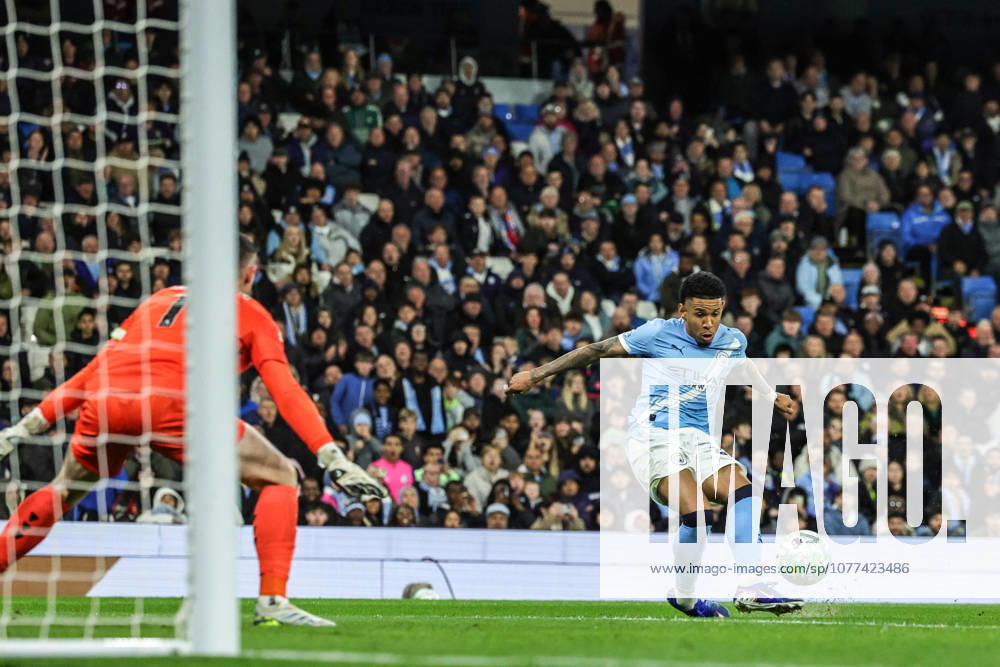 Premier League: Manchester City v Crystal Palace Savino of Manchester City scores to make it 3-0 during the Premier League match Manchester City vs Crystal Palace at Etihad Stadium, Manchester, United Kingdom on 13 May 2026 (Photo by Mark Cosgrove News Images) Manchester Etihad Stadium Greater Manchester United, ManU Kingdom