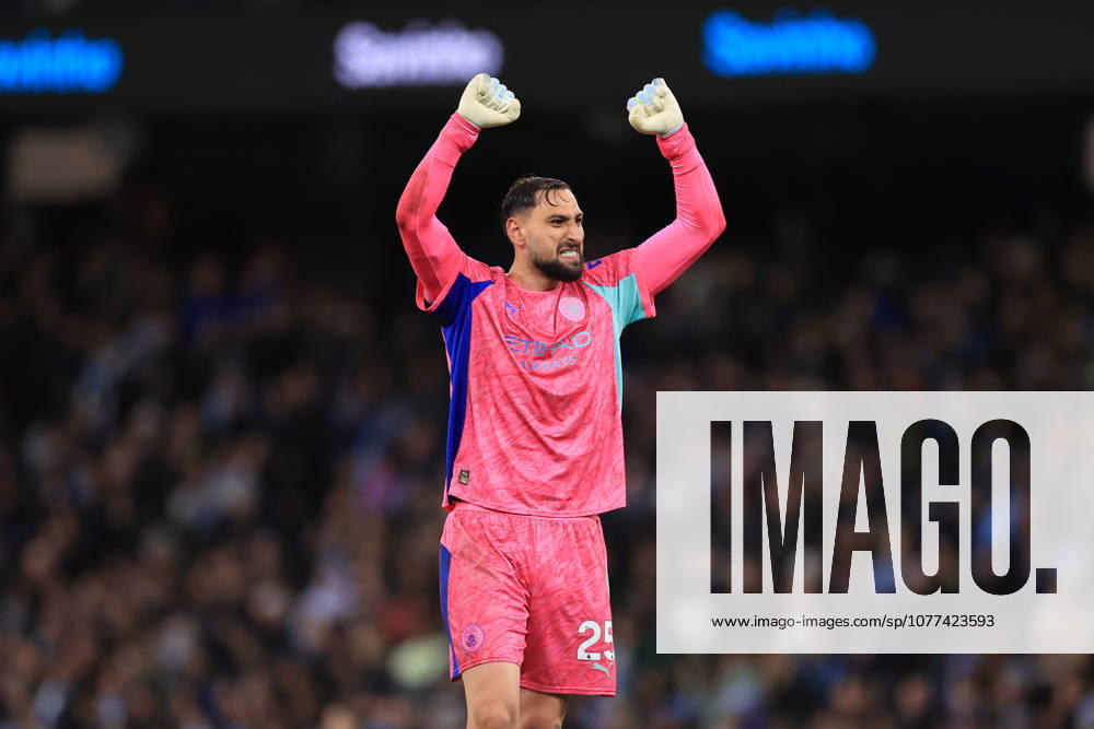 Fußball Premier League Manchester City v Crystal Palace 13. Mai 2026 Premier League Manchester City v Crystal Palace Manchester City Torhüter Gianluigi Donnarumma feiert sein 3. Tor Foto Simon Stacpoole Abseits Manchester UK