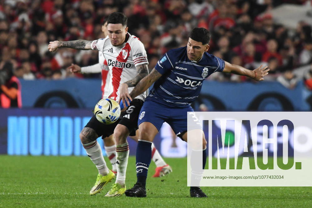 River Plate v Gimnasia y Esgrima La Plata - Torneo Apertura 2026 Anibal Moreno of River Plate and Pablo Aguiar of Gimnasia compete for the ball during the match between River Plate and Gimnasia y Esgrima La Plata at Estadio Mas Monumental, on May 13. Buenos Aires Buenos Aires Argentina