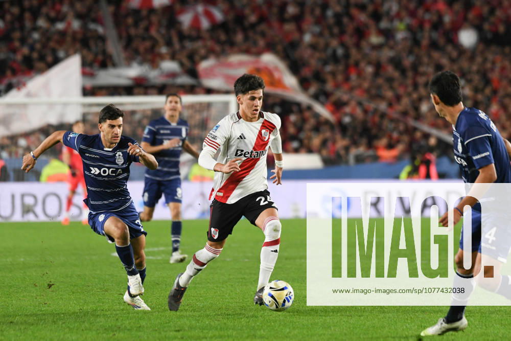 River Plate v Gimnasia y Esgrima La Plata - Torneo Apertura 2026 Juan Cruz Meza of River Plate carries the ball during the 2026 Copa de la Liga playoff match between River Plate and Gimnasia y Esgrima de La Plata at the Estadio Monumental in Buenos Aires, Argentina, on May 13, 2026. Buenos Aires Argentina