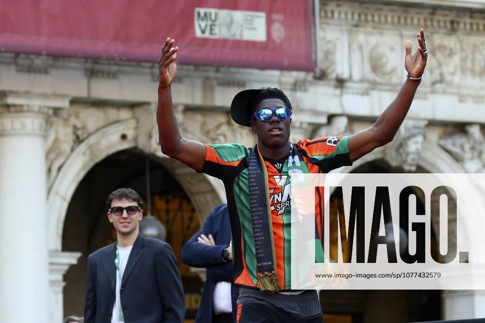 Festa e premiazione del Venezia calcio, Issa Doumbia (8 Venezia FC) ,Piazza S.Marco Venezia, Italia - venerdì 09 Maggio 2026. - Calcio. (Foto di Paola Garbuio Lapresse)