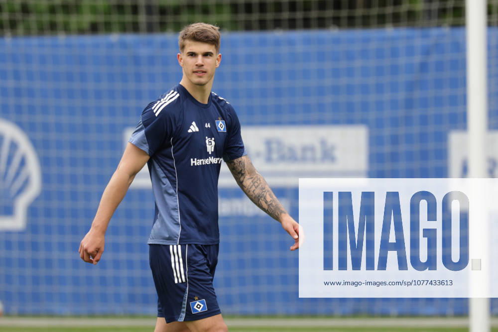 2026 05 13 Football 1 Bundesliga Hamburger Sportverein Training am Volksparkstadion v l Luka Vuskovic Hamburger SV , 44 DFL regulations prohibit any use of photographs as image sequences and or quasi video