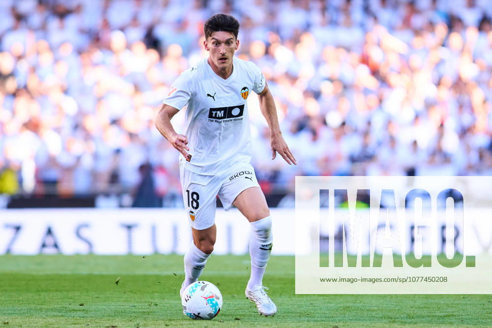 Valencia CF v Rayo Vallecano - LaLiga EA Sports VALENCIA, SPAIN - MAY 14: Jose Luis Garcia Pepelu of Valencia CF runs with the ball during to the LaLiga EA Sports match between Valencia CF and Rayo Vallecano at Estadio Mestalla on May 14, 2026 in Valencia, Spain. (Photo by Jose Torres Photo Players Images Magara Press) Valencia Estadio Mestalla Spain