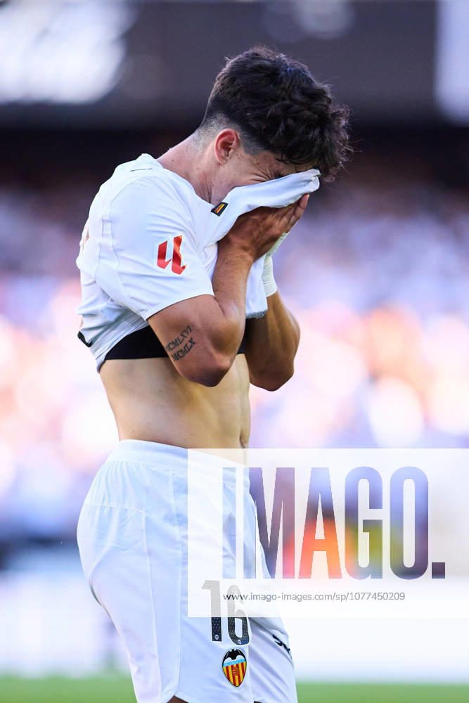 Valencia CF v Rayo Vallecano - LaLiga EA Sports VALENCIA, SPAIN - MAY 14: Diego Lopez of Valencia CF reacts during to the LaLiga EA Sports match between Valencia CF and Rayo Vallecano at Estadio Mestalla on May 14, 2026 in Valencia, Spain. (Photo by Jose Torres Photo Players Images Magara Press) Valencia Estadio Mestalla Spain