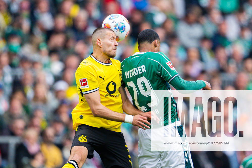 Soccer, 2025 2026, 1 Bundesliga, Matchday 34, SV Werder Bremen Borussia Dortmund L R Waldemar Anton Dortmund , Jovan Milosevic Bremen DFL REGULATIONS PROHIBIT ANY USE OF PHOTOGRAPHS AS IMAGE SEQUENCES AND OR QUASI VIDEO