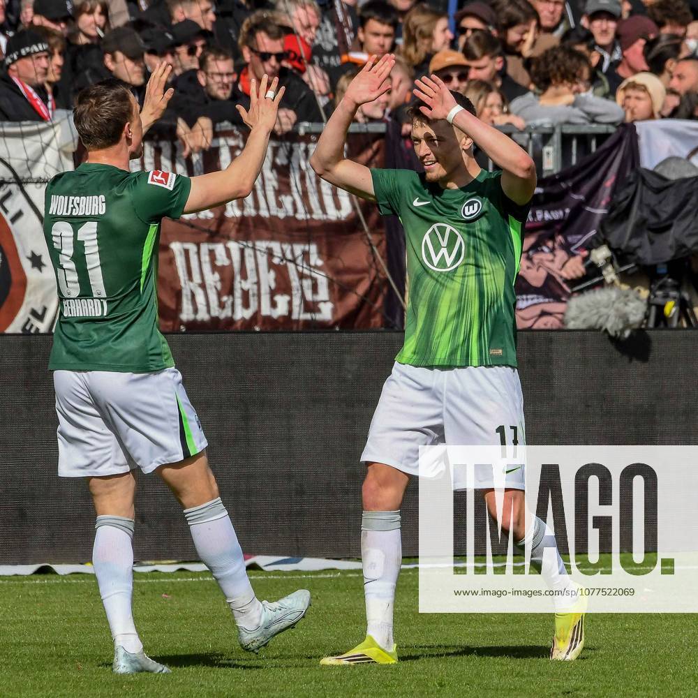 Goal celebration after the 1 3 Goalscorer 17 Dzenan Pejcinovic 31 Yannick Gerhardt Wolfsburg Germany , Hamburg , Millerntorstadion , Football , 1 Bundesliga , FC St Pauli VFL Wolfsburg
