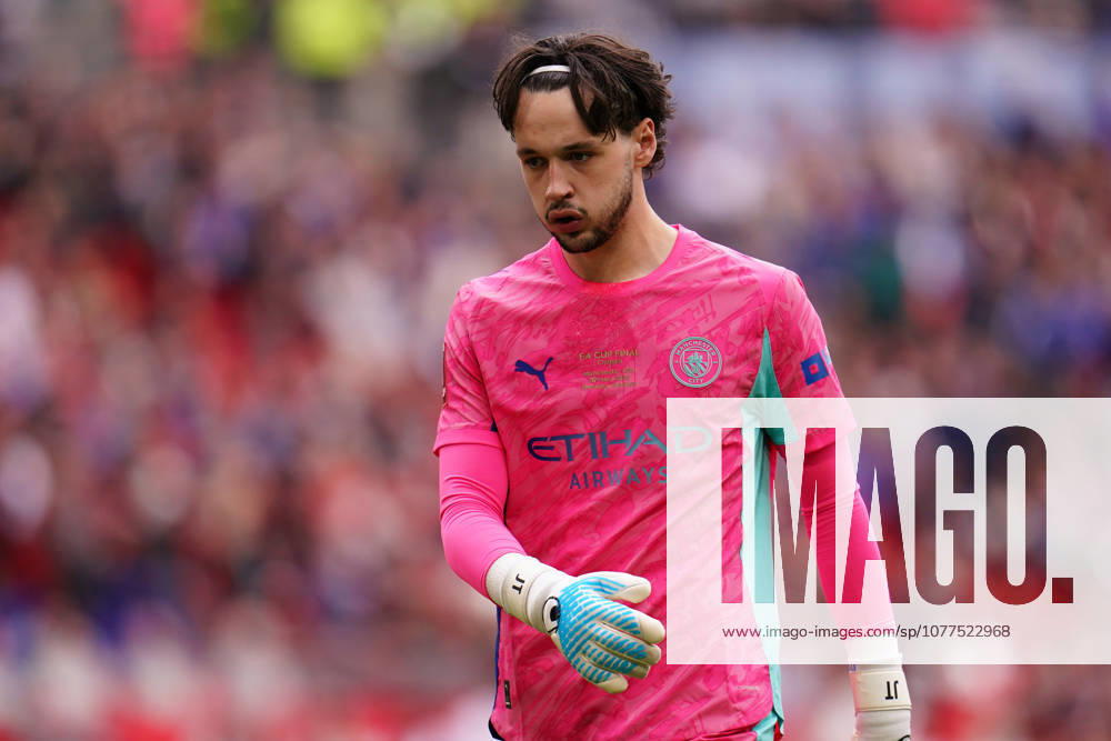 Chelsea v Manchester City - Emirates FA Cup Final Manchester City goalkeeper James Trafford during the Emirates FA Cup Final match between Chelsea and Manchester City at Wembley Stadium in London, United Kingdom, on May 16, 2026. United Kingdom