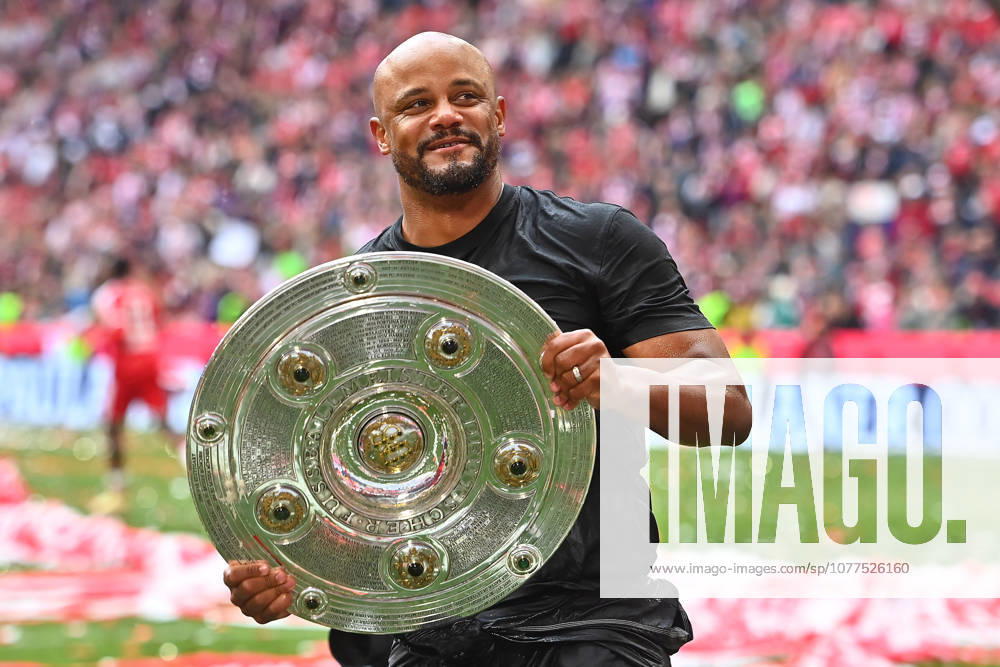 Coach Vincent KOMPANY Bayern Muenchen with trophy, championship trophy, cup, trophy award ceremony Football 1 Bundesliga Season 2025 2026, 34 Matchday, Matchday34 FC Bayern Muenchen 1 FC Koeln on 16 05 2026 , A L L I A N Z A R E N A