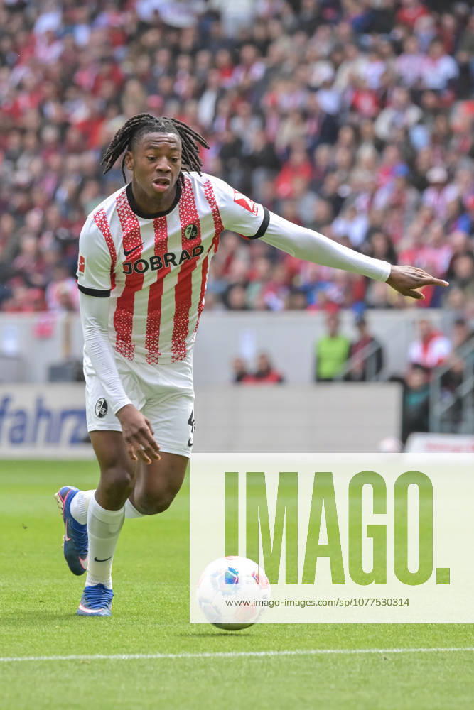 Johan Manzambi SC Freiburg, 44 with ball GER, SC Freiburg RB Leipzig, Football, Bundesliga, Matchday 34, Season 2025 2026, 16 05 2026 DFL DFB REGULATIONS PROHIBIT ANY USE OF PHOTOGRAPHS AS IMAGE SEQUENCES AND OR QUASI VIDEO GER, SC Freiburg RB Leipzig, Football, Bundesliga, Matchday 34, Season 2025 2026, 16 05 2026 Freiburg