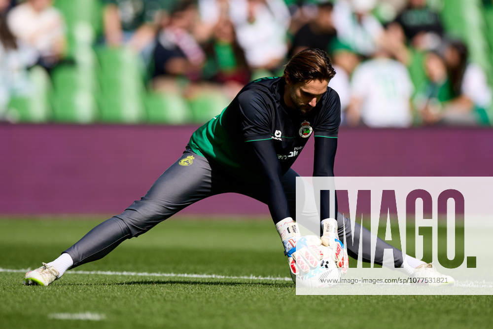 Racing Santander v Real Valladolid - LaLiga Hypermotion Jokin Ezkieta of Real Racing Club de Santander warms up prior to the LaLiga Hypermotion match between Racing Santander and Real Valladolid at Campos de de El Sardinero on May 16, 2026, in Santander, Spain. Santander Campos de Sport de El Sardinero Santander Spain RL_RCGSvRVALL_000012
