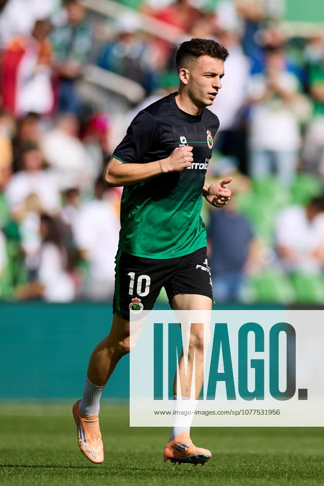 Racing Santander v Real Valladolid - LaLiga Hypermotion Inigo Vicente of Real Racing Club de Santander warms up prior to the LaLiga Hypermotion match between Racing Santander and Real Valladolid at Campos de de El Sardinero on May 16, 2026, in Santander, Spain. Santander Campos de Sport de El Sardinero Santander Spain RL_RCGSvRVALL_000013