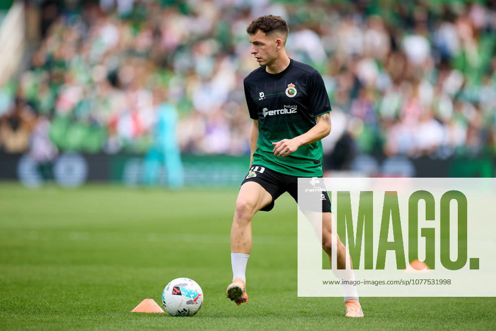 Racing Santander v Real Valladolid - LaLiga Hypermotion Inigo Vicente of Real Racing Club de Santander warms up prior to the LaLiga Hypermotion match between Racing Santander and Real Valladolid at Campos de de El Sardinero on May 16, 2026, in Santander, Spain. Santander Campos de Sport de El Sardinero Santander Spain RL_RCGSvRVALL_000016