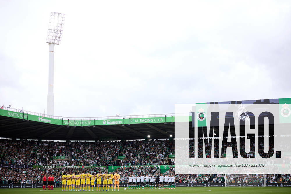 Racing Santander v Real Valladolid - LaLiga Hypermotion Players of Real Racing Club de Santander and of Real Valladolid CF pays a tribute prior to the LaLiga Hypermotion match between Racing Santander and Real Valladolid at Campos de de El Sardinero on May 16, 2026, in Santander, Spain. Santander Campos de Sport de El Sardinero Santander Spain RL_RCGSvRVALL_000031