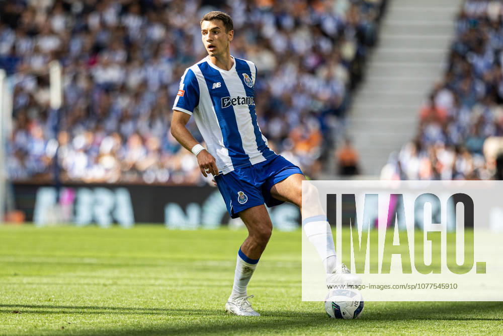 JAKUB KIWIOR of FC Porto seen in action during the Liga Portugal Betclic 25 26 match between FC Porto and Santa Clara at Estadio do Dragao on May 16 2026, in Porto, Portugal. Soccer 2026: Porto X Santa Clara - ZUMAa269 20260516_zsp_a269_085