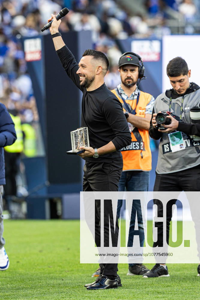 FC Porto s coach Francesco Farioli celebrates after speech after the Liga Portugal Betclic 25 26 match between FC Porto and Santa Clara at Estadio do Dragao on May 16 2026, in Porto, Portugal. Soccer 2026: Porto X Santa Clara - ZUMAa269 20260516_zsp_a269_091