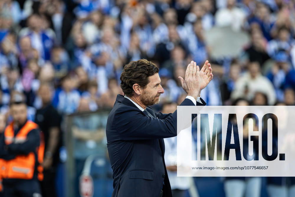 FC Porto Chairman ANDRE VILLAS BOAS applauding for the fans after the Liga Portugal Betclic 25 26 match between FC Porto and Santa Clara at Estadio do Dragao on May 16 2026, in Porto, Portugal. Porto Portugal - ZUMAa269 20260516_zsp_a269_119