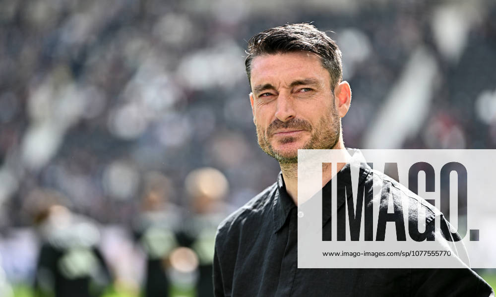 Soccer 1 Bundesliga, Eintracht Frankfurt VfB Stuttgart v l Coach Albert Riera Eintracht Frankfurt Frankfurt am Main